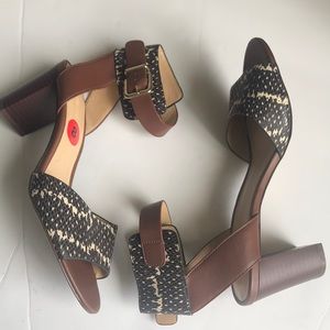 🆕 Expression,Leora, patterned sandals, size 8